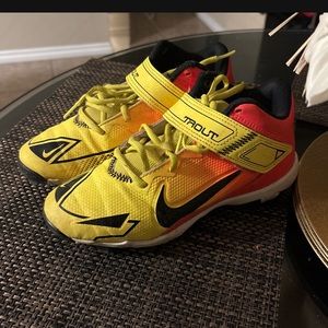 Kids baseball cleats